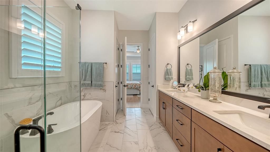 Active With Contract: $819,900 (3 beds, 2 baths, 2284 Square Feet)