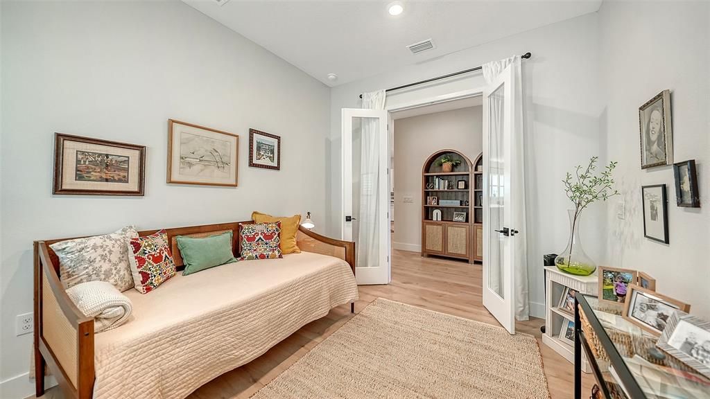 Active With Contract: $819,900 (3 beds, 2 baths, 2284 Square Feet)