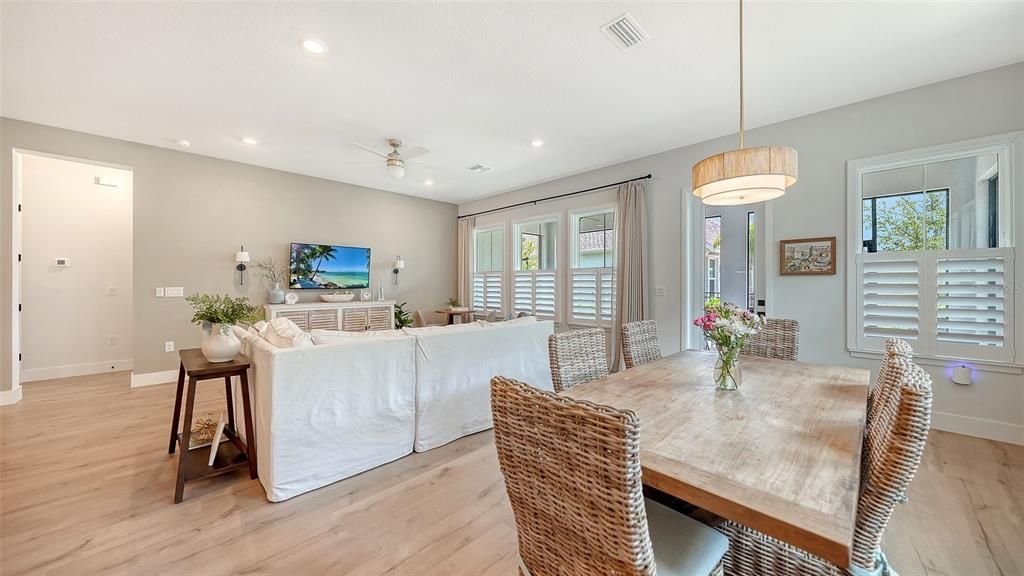 Active With Contract: $819,900 (3 beds, 2 baths, 2284 Square Feet)