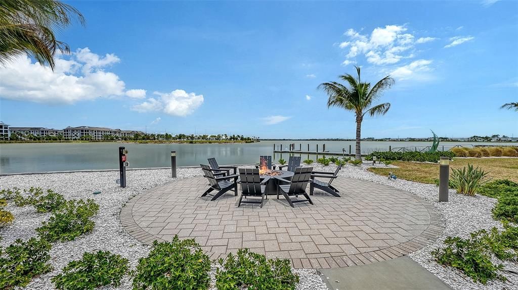 Active With Contract: $819,900 (3 beds, 2 baths, 2284 Square Feet)