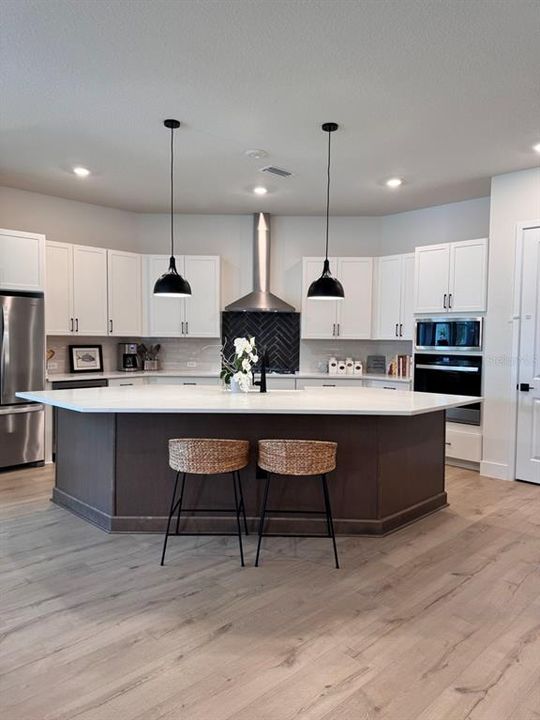 For Sale: $839,000 (3 beds, 2 baths, 2284 Square Feet)