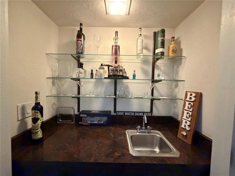 For Sale: $320,000 (2 beds, 2 baths, 2005 Square Feet)