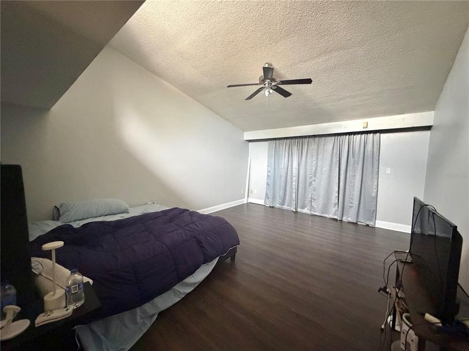 For Sale: $320,000 (2 beds, 2 baths, 2005 Square Feet)