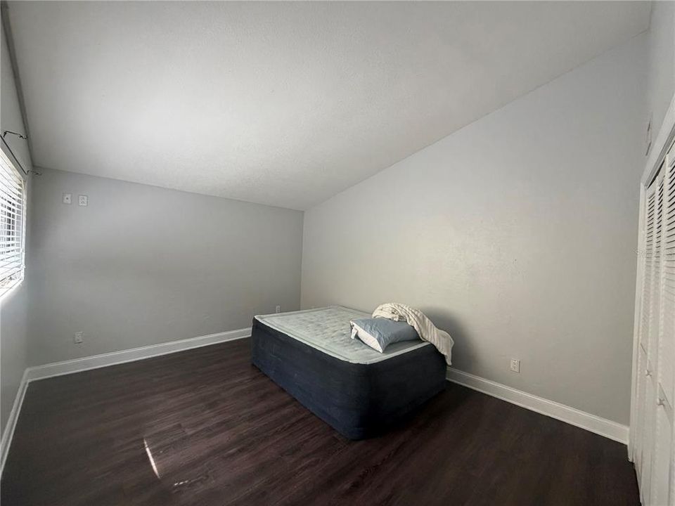 For Sale: $320,000 (2 beds, 2 baths, 2005 Square Feet)