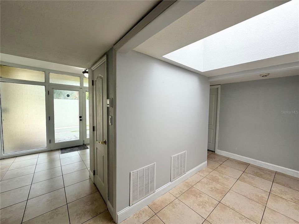 For Sale: $320,000 (2 beds, 2 baths, 2005 Square Feet)