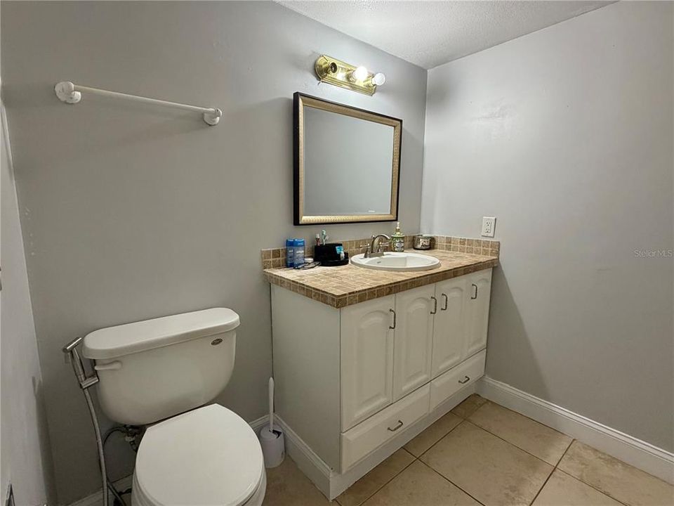For Sale: $320,000 (2 beds, 2 baths, 2005 Square Feet)