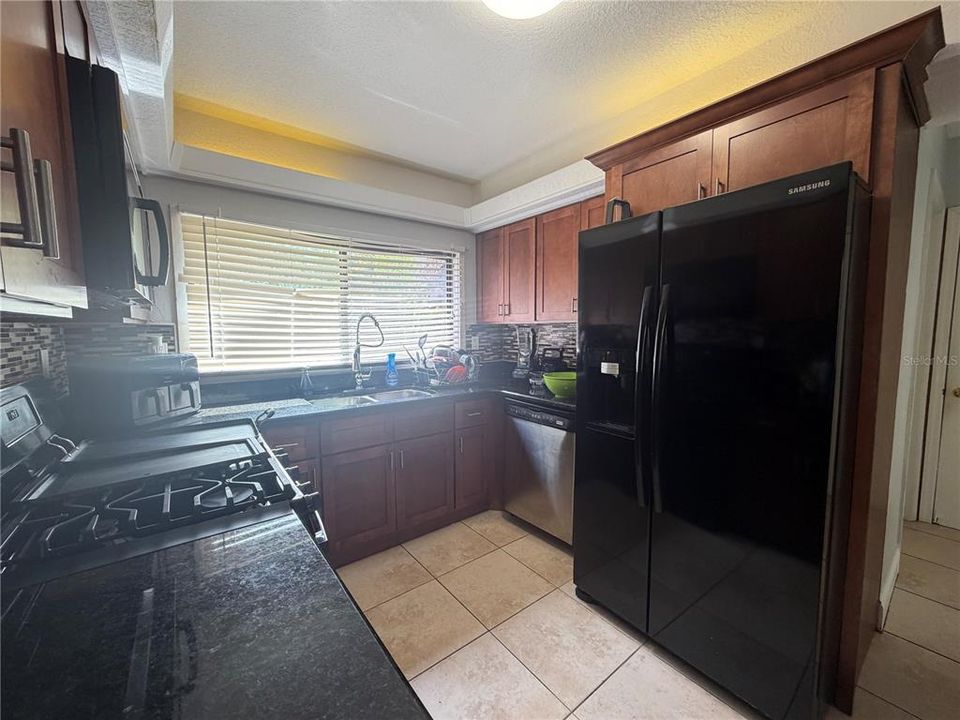 For Sale: $320,000 (2 beds, 2 baths, 2005 Square Feet)