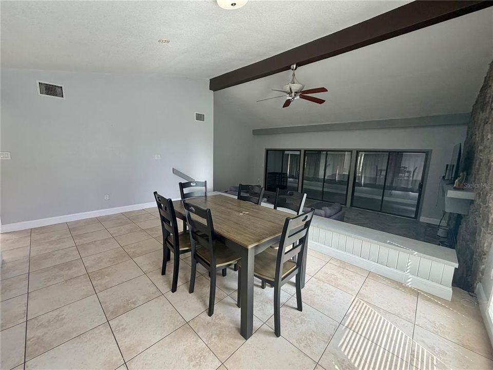 For Sale: $320,000 (2 beds, 2 baths, 2005 Square Feet)