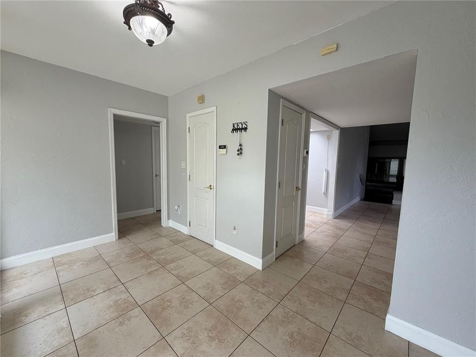 For Sale: $320,000 (2 beds, 2 baths, 2005 Square Feet)