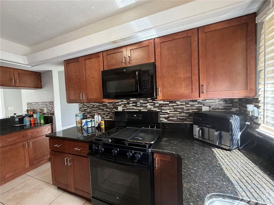 For Sale: $320,000 (2 beds, 2 baths, 2005 Square Feet)