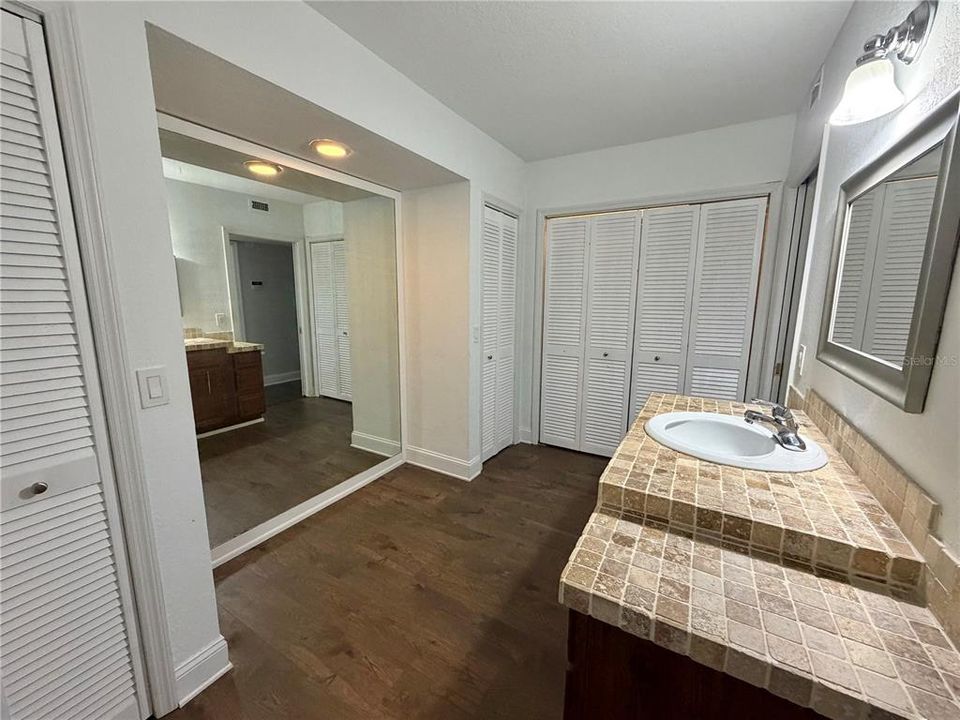 For Sale: $320,000 (2 beds, 2 baths, 2005 Square Feet)