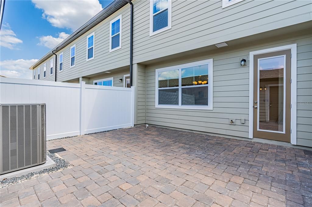 For Rent: $2,700 (3 beds, 2 baths, 1584 Square Feet)