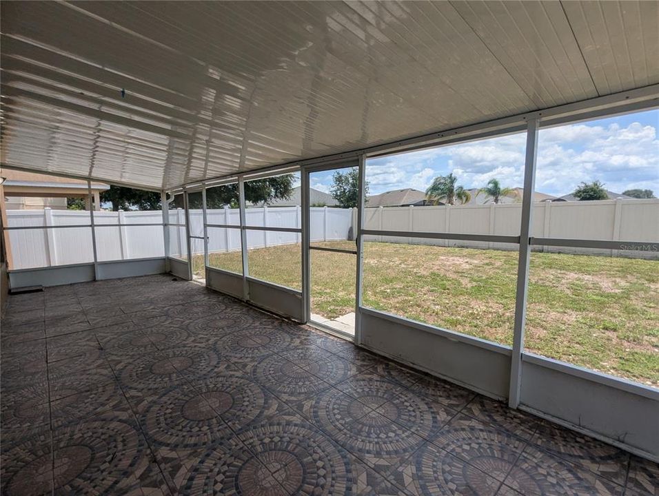 For Rent: $2,500 (4 beds, 2 baths, 2500 Square Feet)