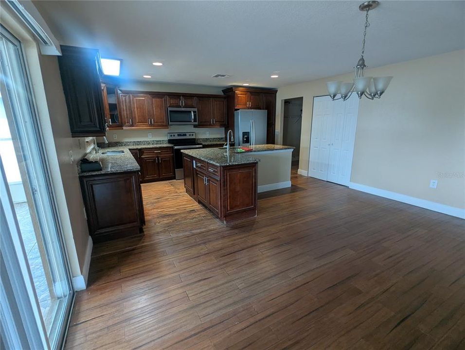 For Rent: $2,500 (4 beds, 2 baths, 2500 Square Feet)