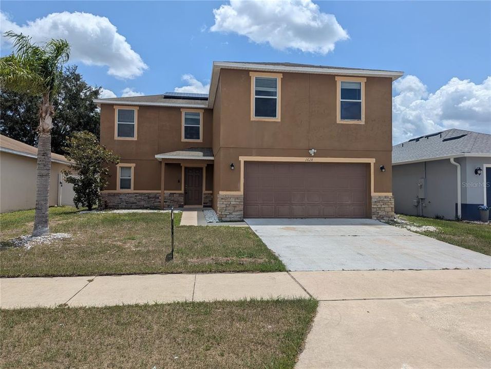 For Rent: $2,500 (4 beds, 2 baths, 2500 Square Feet)