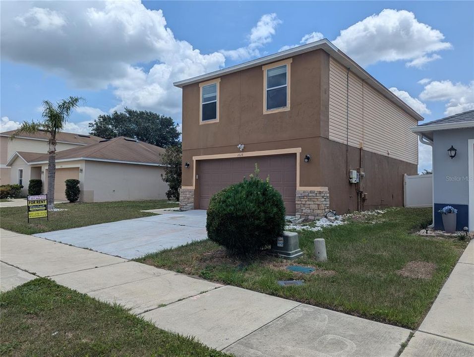 For Rent: $2,500 (4 beds, 2 baths, 2500 Square Feet)