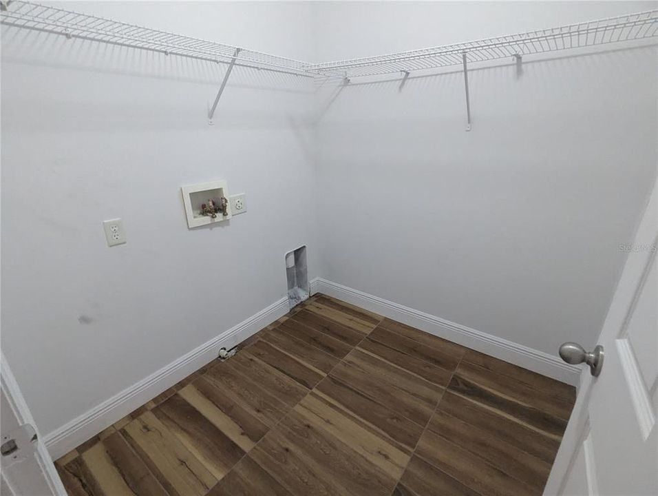 For Rent: $2,500 (4 beds, 2 baths, 2500 Square Feet)