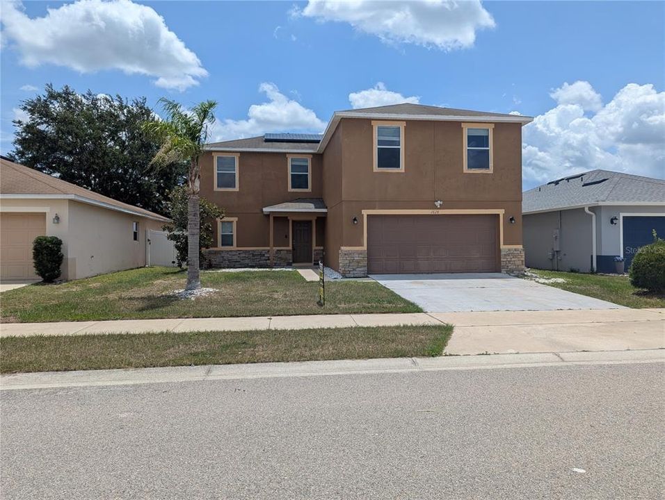 For Rent: $2,500 (4 beds, 2 baths, 2500 Square Feet)