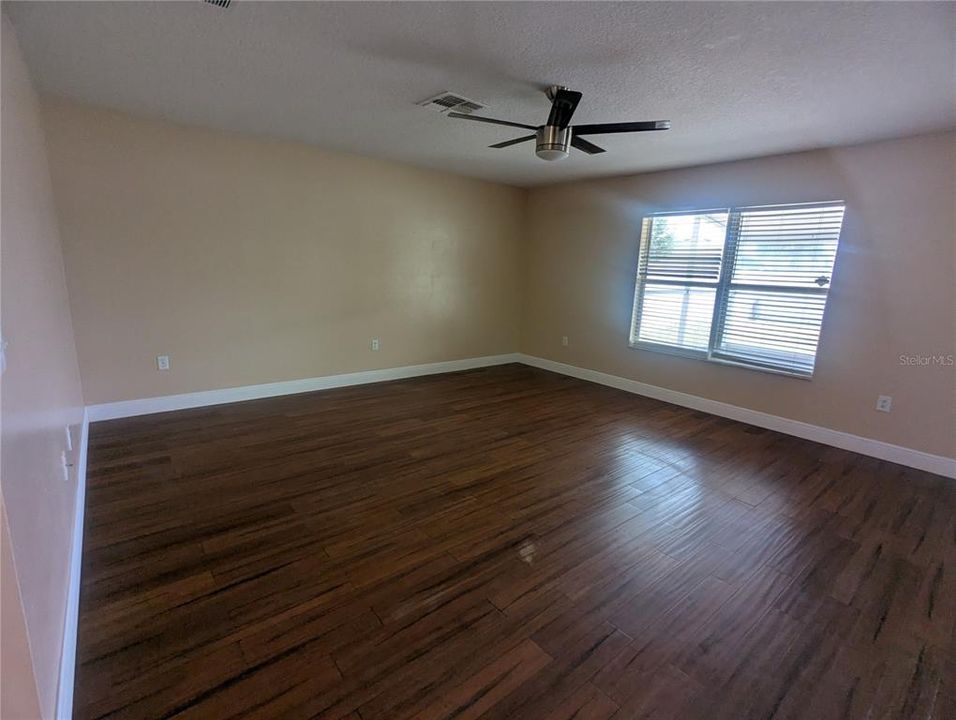 For Rent: $2,500 (4 beds, 2 baths, 2500 Square Feet)
