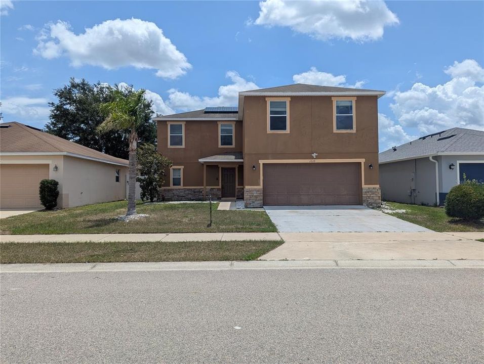 For Rent: $2,500 (4 beds, 2 baths, 2500 Square Feet)