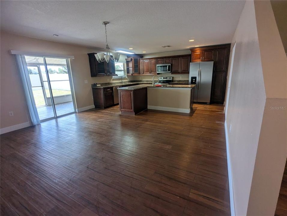 For Rent: $2,500 (4 beds, 2 baths, 2500 Square Feet)