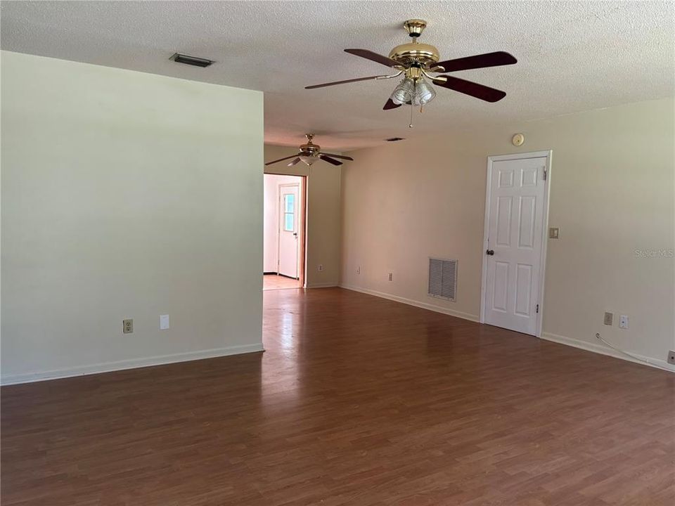 En Venta: $185,000 (2 camas, 2 baños, 1107 Pies cuadrados)