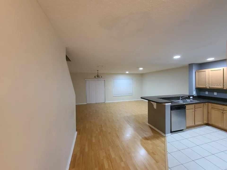 На продажу: $279,900 (2 спален, 2 ванн, 1386 Квадратных фут)