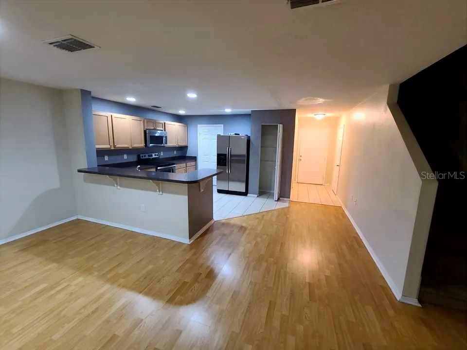 На продажу: $279,900 (2 спален, 2 ванн, 1386 Квадратных фут)
