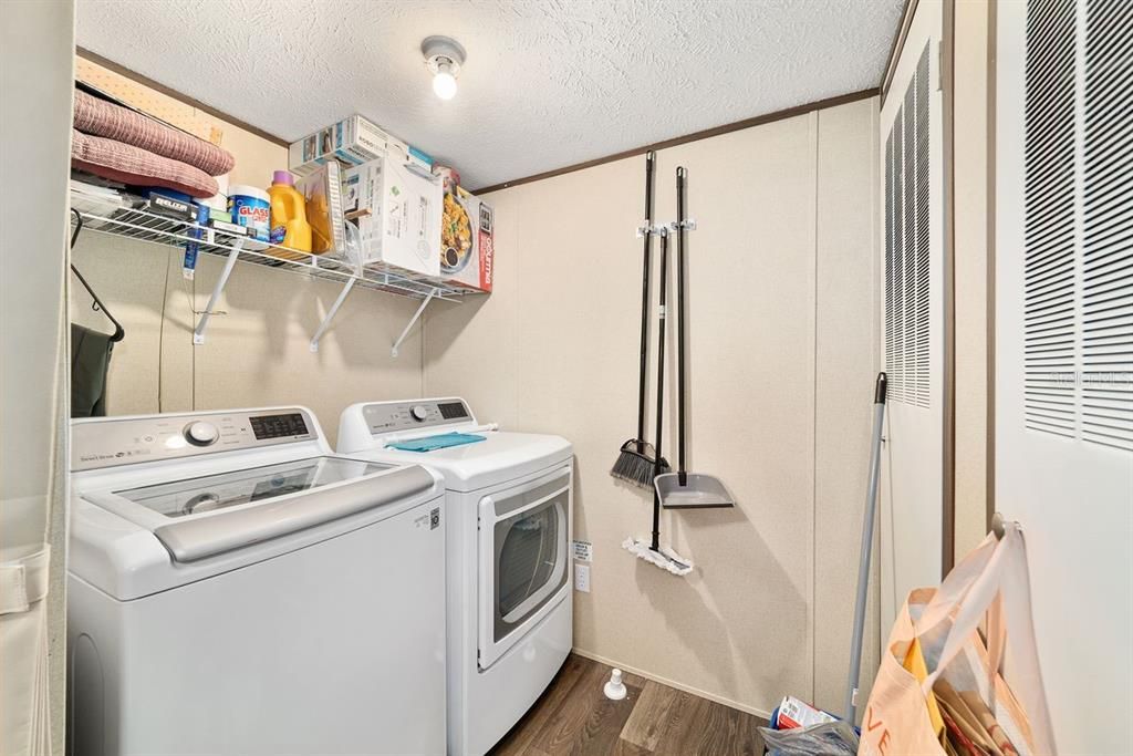 На продажу: $138,900 (2 спален, 1 ванн, 784 Квадратных фут)