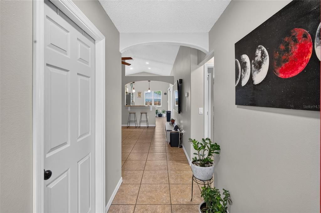 For Sale: $325,000 (3 beds, 2 baths, 1153 Square Feet)