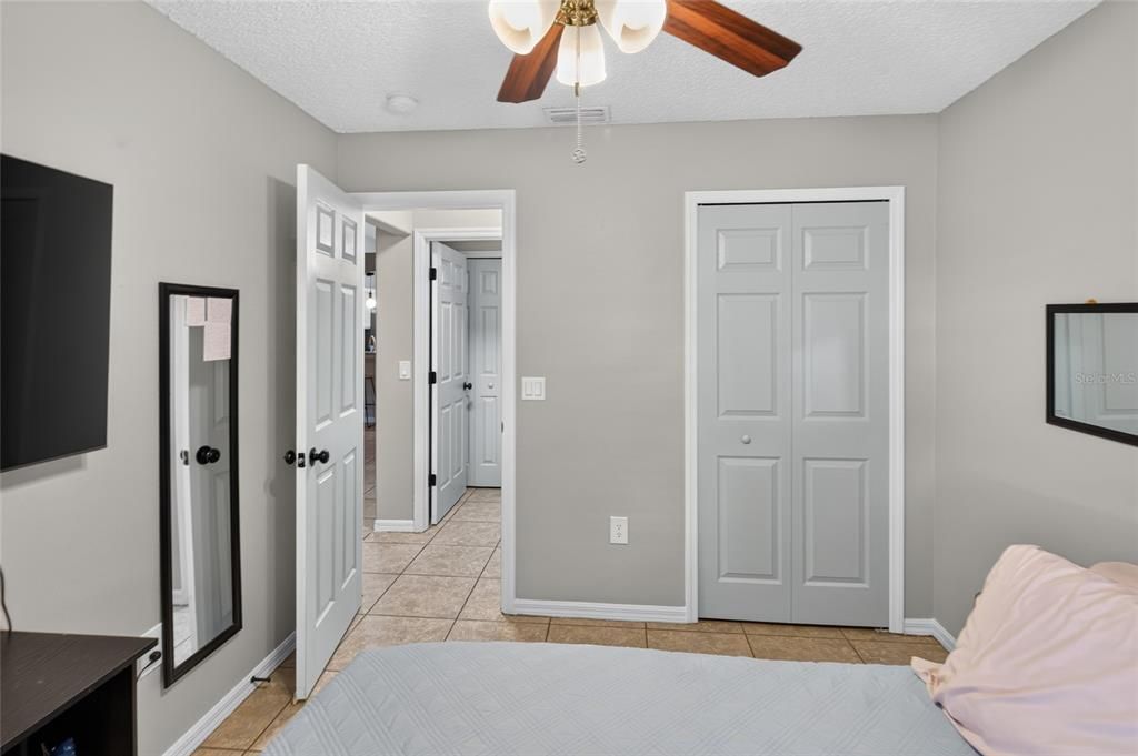 For Sale: $325,000 (3 beds, 2 baths, 1153 Square Feet)