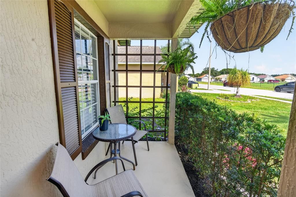 For Sale: $325,000 (3 beds, 2 baths, 1153 Square Feet)