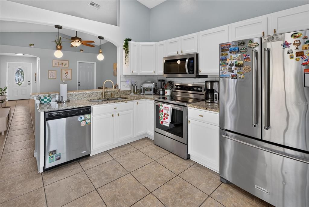 For Sale: $325,000 (3 beds, 2 baths, 1153 Square Feet)