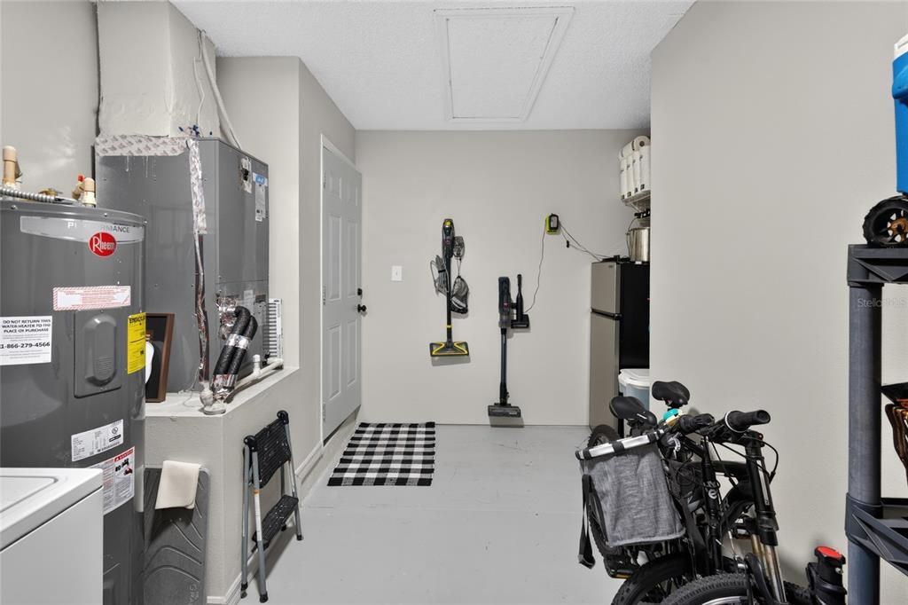 For Sale: $325,000 (3 beds, 2 baths, 1153 Square Feet)