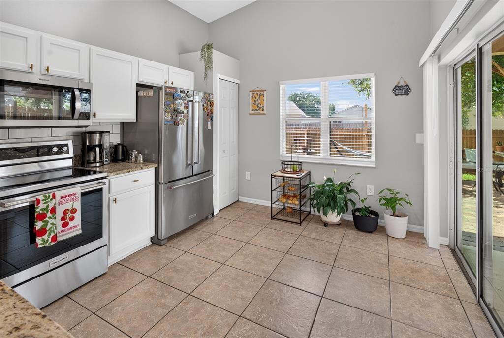 For Sale: $325,000 (3 beds, 2 baths, 1153 Square Feet)