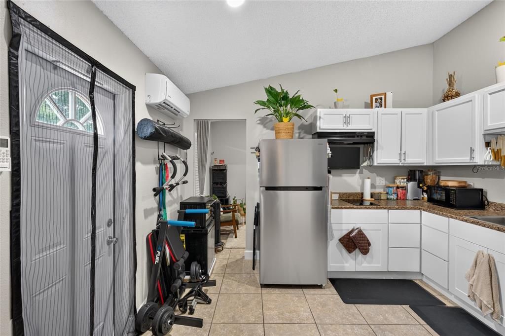 For Sale: $325,000 (3 beds, 2 baths, 1153 Square Feet)
