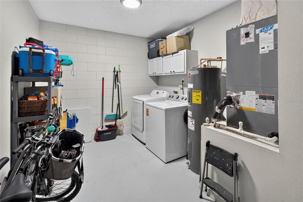 For Sale: $325,000 (3 beds, 2 baths, 1153 Square Feet)