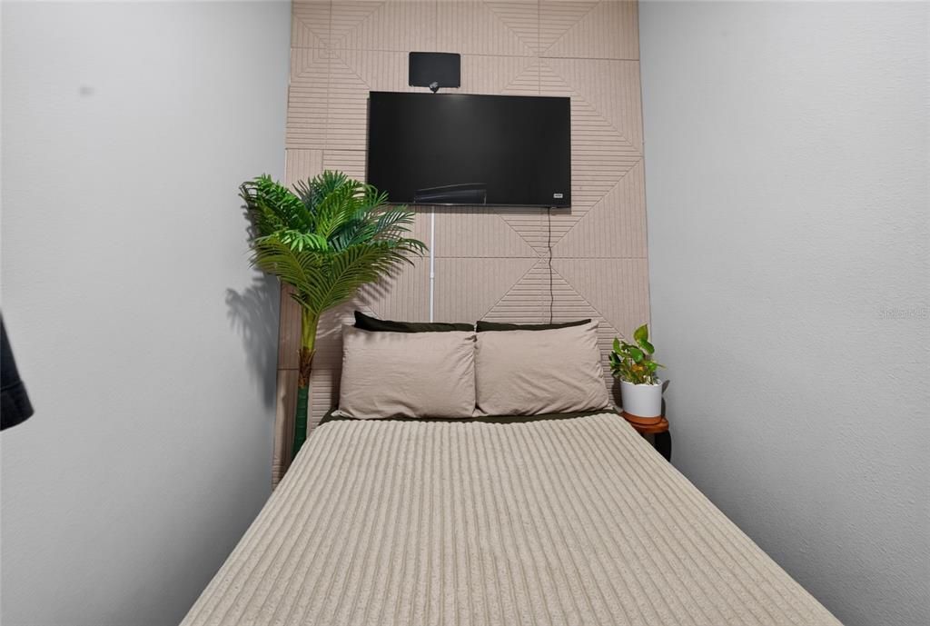 For Sale: $325,000 (3 beds, 2 baths, 1153 Square Feet)