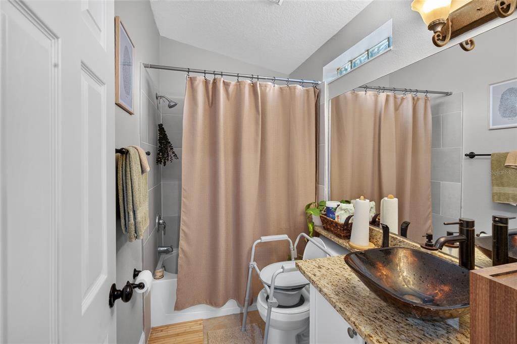 For Sale: $325,000 (3 beds, 2 baths, 1153 Square Feet)