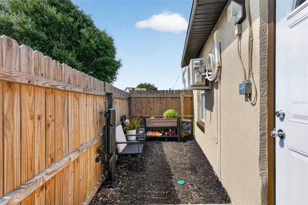 For Sale: $325,000 (3 beds, 2 baths, 1153 Square Feet)