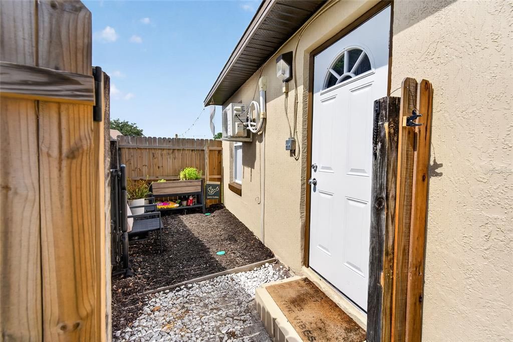 For Sale: $325,000 (3 beds, 2 baths, 1153 Square Feet)