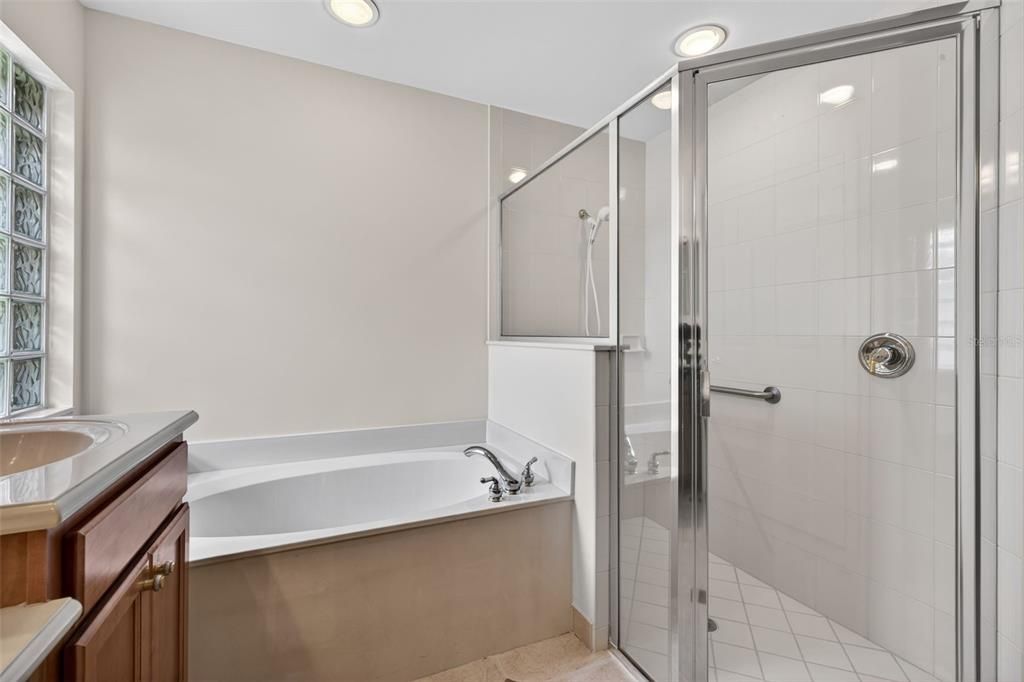 For Sale: $570,000 (2 beds, 2 baths, 1760 Square Feet)