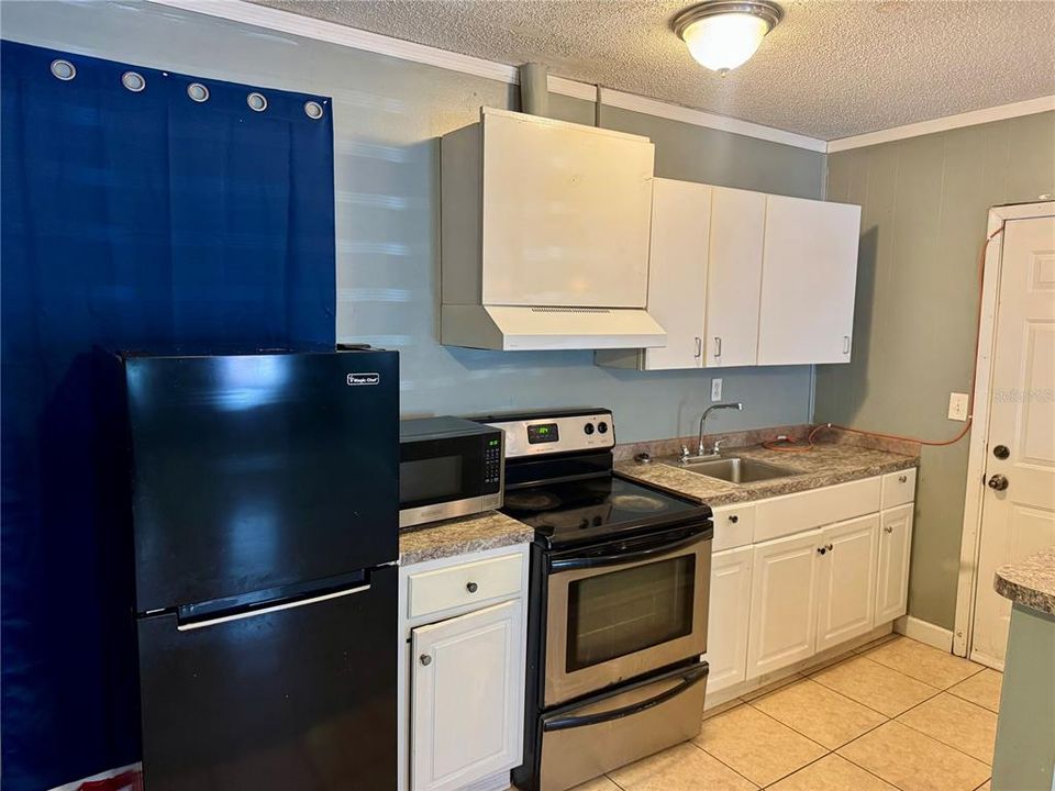 For Rent: $1,000 (0 beds, 1 baths, 400 Square Feet)