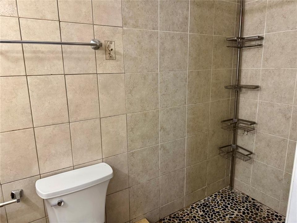 For Rent: $1,000 (0 beds, 1 baths, 400 Square Feet)
