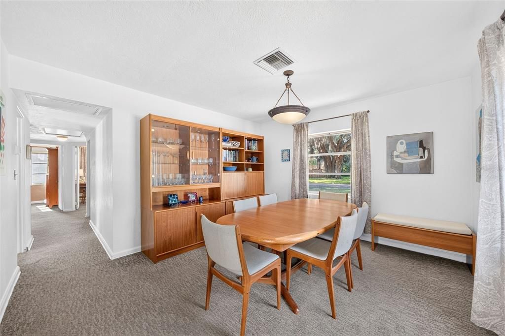 На продажу: $599,000 (3 спален, 2 ванн, 1723 Квадратных фут)