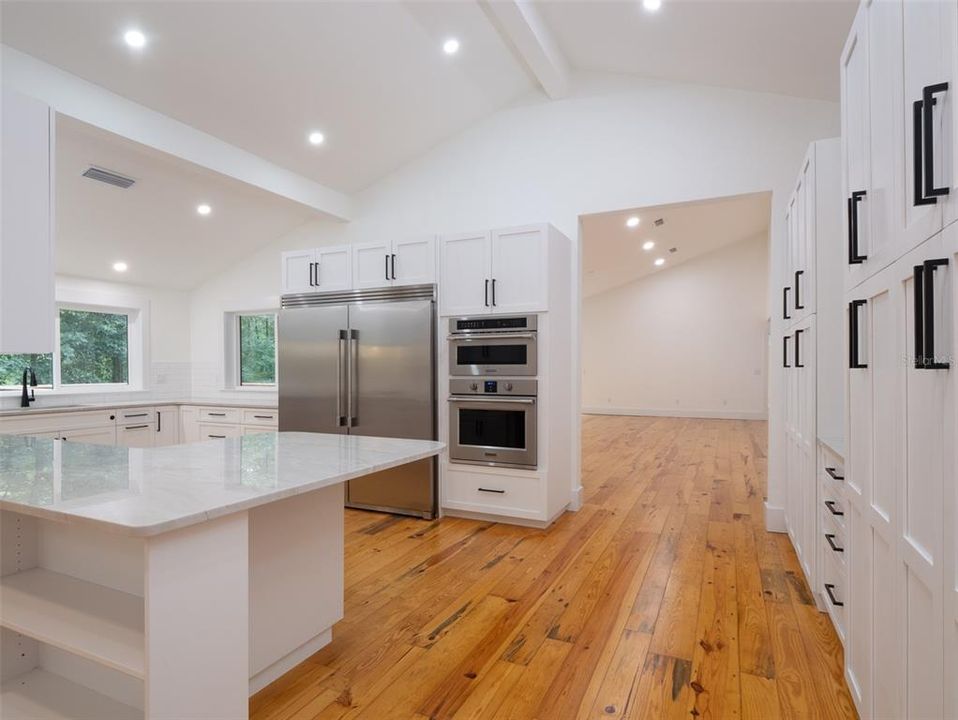For Sale: $1,199,000 (3 beds, 3 baths, 2976 Square Feet)