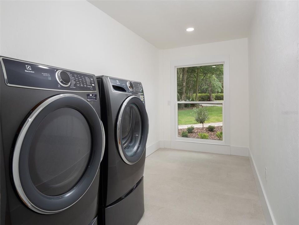 For Sale: $1,199,000 (3 beds, 3 baths, 2976 Square Feet)