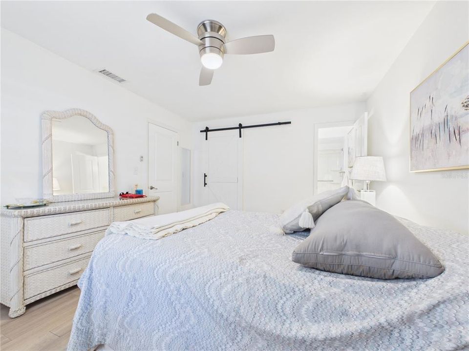 For Rent: $2,090 (2 beds, 2 baths, 1110 Square Feet)