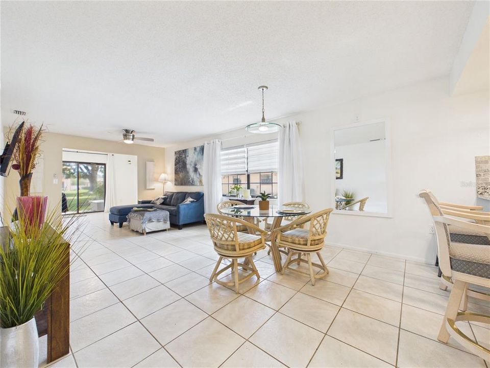 For Rent: $2,090 (2 beds, 2 baths, 1110 Square Feet)