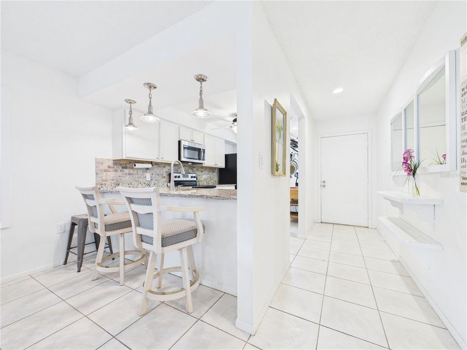 For Rent: $2,090 (2 beds, 2 baths, 1110 Square Feet)